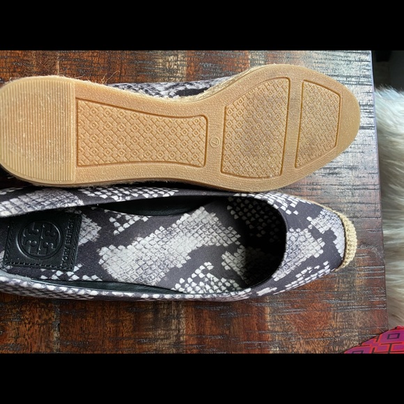 NIB Tory Burch Heather Snake Print Espadrille Size 7 Firm Price No Offers Please - Picture 3 of 5